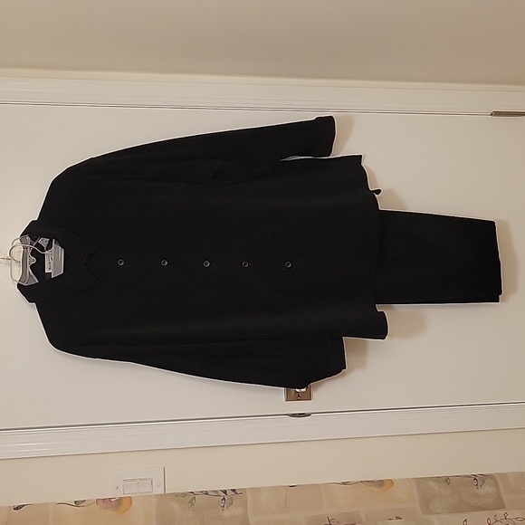 Suede-feel black 2 piece suit in size 22 - Picture 1 of 4